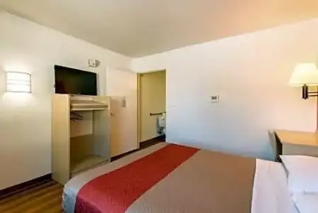 Motel 6 Reno - Virginia Plumb - 14