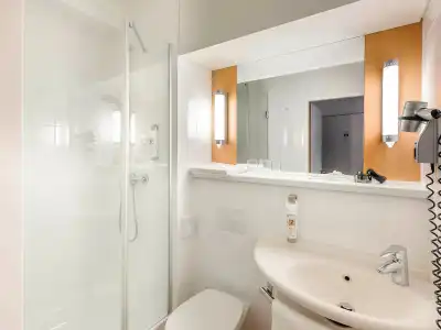 ibis Frankfurt Airport - 7