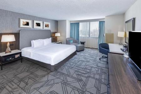 DoubleTree by Hilton Tulsa Downtown - 4