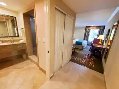 Howard Johnson by Wyndham Pasadena - 16
