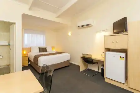 The Club Motel and Apartments - 12