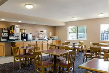 Bison Inn & Suites on University - 21