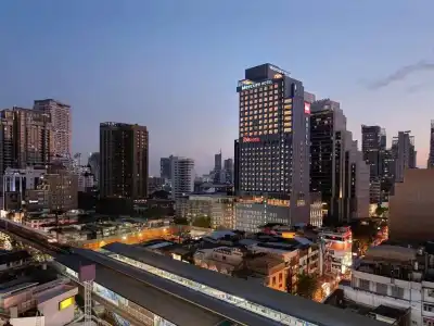Oakwood Suites Bangkok - 17