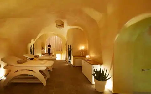 Gold Suite - 13