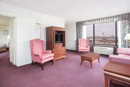Ramada & Conf Center by Wyndham Augusta Downtown - 26