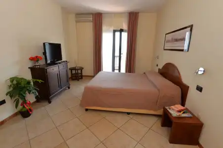 Miramare Residence Guest House - 1