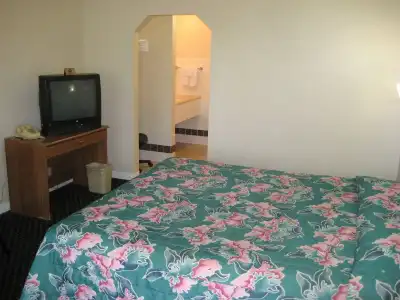 Hollywood La Brea Inn - 5