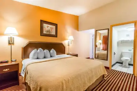 Rodeway Inn - 4