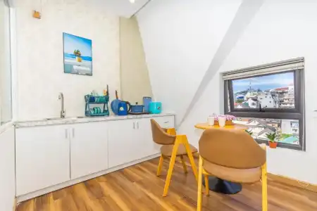Ngan Pho Studio & - 223