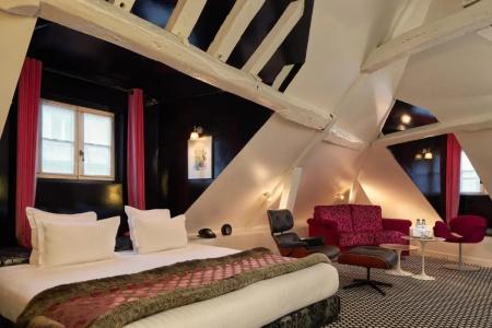 Hôtel du Petit Moulin, Haute Couture by Lacroix - 119