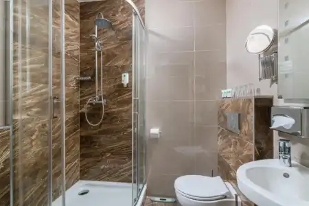 Best Western Plus Celebrity Suites - 54