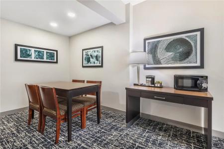 DoubleTree by Hilton Williamsburg - 104