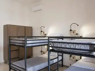 Lobby Collective Hostel - 9