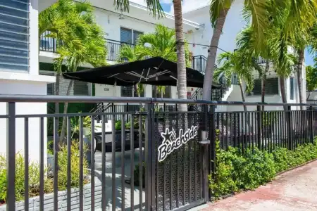 Beachside All Suites - 1