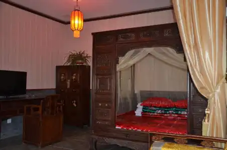 Qianmen Courtyard - 82