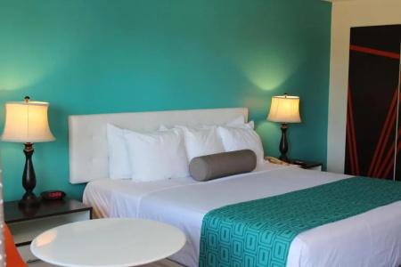 Howard Johnson by Wyndham San Diego Circle - 20