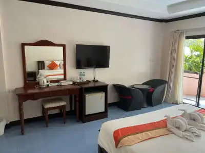 Lanta Seafront Resort - 4