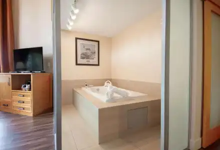 Coast Hillcrest - 10