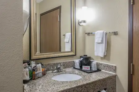 Red Roof Inn & Suites Little Rock - 7