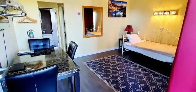 The Port-O-Call Inn & Suites - 21