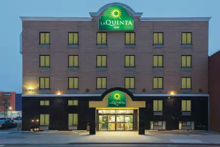 La Quinta Inn by Wyndham Queens - 0