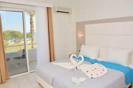 Costa Angela - 35