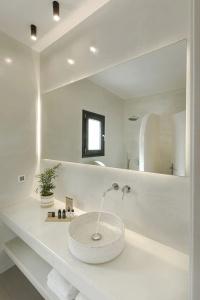 Onyx & Suites - 109