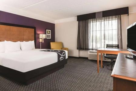 La Quinta Inn & Suites by Wyndham Univ Area Chapel Hill - 23