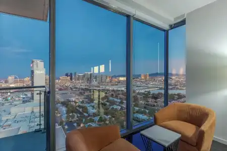Beautiful Palms Place Suite - 216