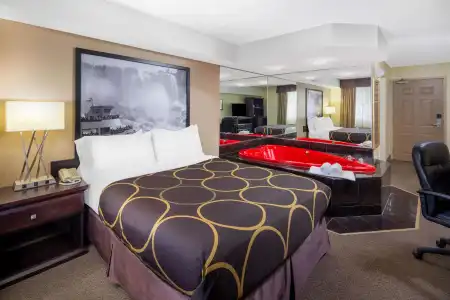Travelodge by Wyndham Niagara Falls at the Falls - 5