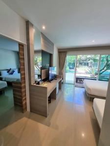 Nirundorn Resort Chaam - 41