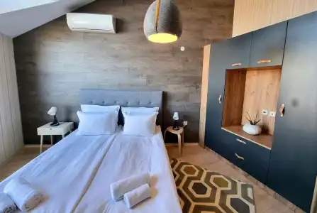 BOUTIQUE Entry E - 47