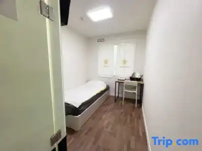24 Guesthouse Sinchon Avenue - 34