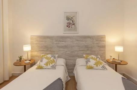 Ally's Guest House Barcelona B&B - 36