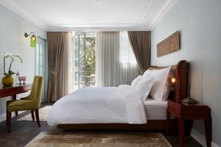 Carmella Boutique - Spa & Shelter Access - 43