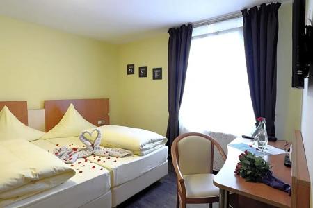 & Restaurant Europa - 22