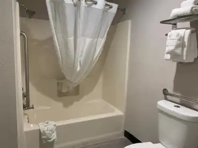 Quality Inn Airport East - 26