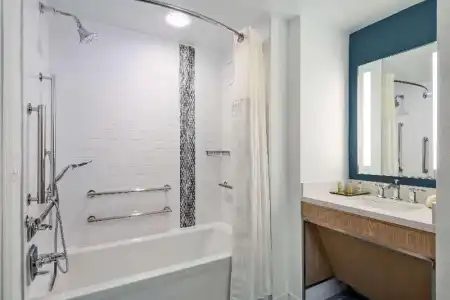 DoubleTree Suites by Hilton Naples - 39