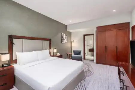 DoubleTree by Hilton - 89