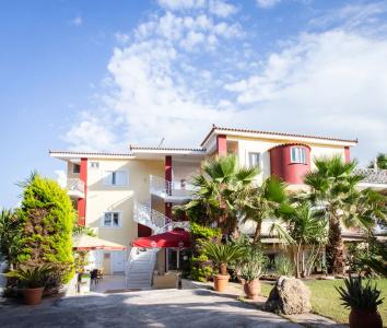 Irida Beach Resort Suites - 10