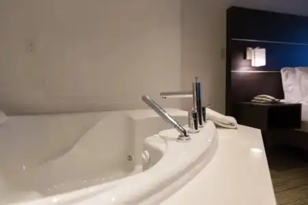 Holiday Inn Express & Suites Brampton by IHG - 56