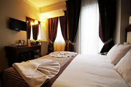 Aristocrat - 5