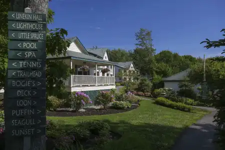 Spruce Point Inn - 0