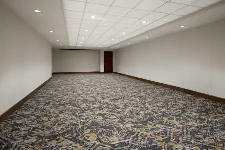 Embassy Suites Lincoln - 16