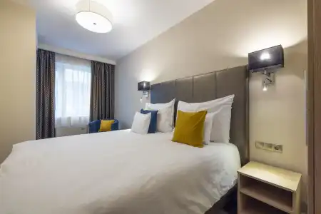Silver Crown & Residence - 5