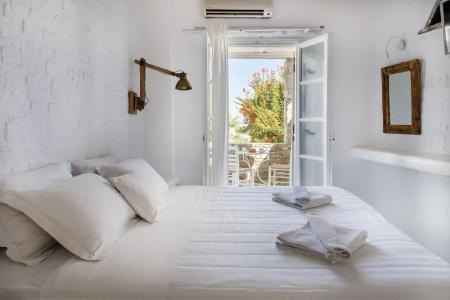 Zefi & Suites - 163