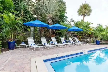 Park Shore Resort - 9