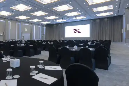 Crowne Plaza - 22
