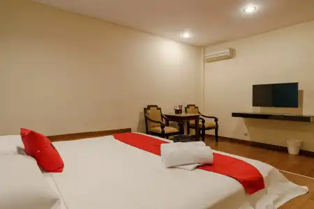 RedDoorz Plus near Ancol - 32