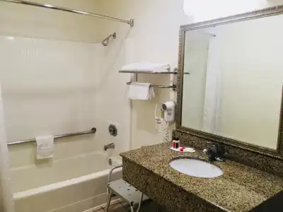 Super 8 by Wyndham San Diego Circle - 22